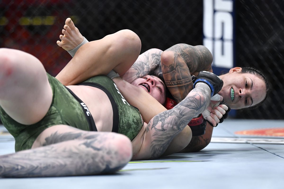 UFC 259 :Amanda Nunes steamrolls Megan Anderson in the very first round!
